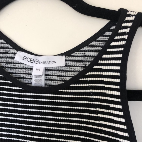 NEW WITH TAGS BCBGeneration Seamless Black/White Crop top - Picture 4 of 7